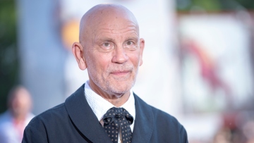 Ο Τζον Μάλκοβιτς προστίθεται στο καστ της ρομανικής σειράς «Prodigies»