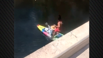 Φλόριντα: Βούτηξε από γέφυρα και προσγειώθηκε πάνω σε... καγιάκ - Δείτε βίντεο