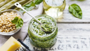 Τα 9 βήματα για την τέλεια πέστο μακαρονάδα, όπως τη φτιάχνουν στην Ιταλία