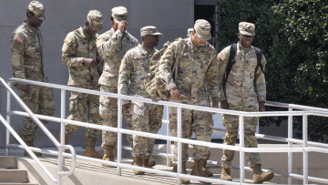 Κατέφθασαν στην Ουάσινγκτον τα πρώτα μέλη της Εθνοφρουράς έπειτα από εντολή Τραμπ - Για «κατάχρηση εξουσίας» μιλούν δήμαρχοι άλλων πόλεων