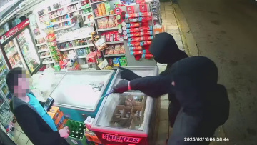 Απειλούσαν με μαχαίρι και λήστευαν περίπτερα και μίνι μάρκετ στην Αττική - Βίντεο από τη δράση της συμμορίας