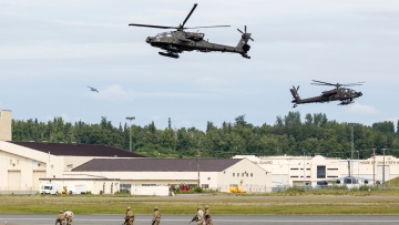 Σε αεροπορική βάση κοντά στο Άνκορατζ το τετ-α-τετ Τραμπ - Πούτιν την Παρασκευή