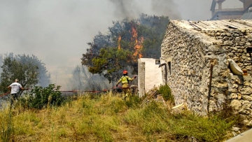 Τι είναι η μέθοδος «αντιπύρ» με την οποία ανακόπηκε η πυρκαγιά στη Ζάκυνθο
