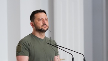 Πρέπει να ασκήσουμε πίεση στη Ρωσία για να εξασφαλίσουμε μια δίκαιη ειρήνη, λέει ο Ζελένσκι