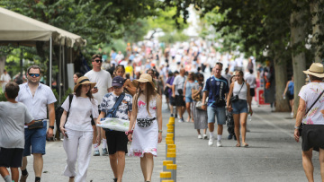 Μικρή πτώση της θερμοκρασίας τον Δεκαπενταύγουστο, εξασθενούν και τα μελτέμια – Τι καιρό θα κάνει το τριήμερο

