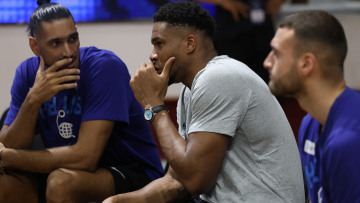 Γιάννης Αντετοκούνμπο: Στο πλευρό της Εθνικής μπάσκετ στο φιλικό με το Μαυροβούνιο στο Παλατάκι - Βίντεο 