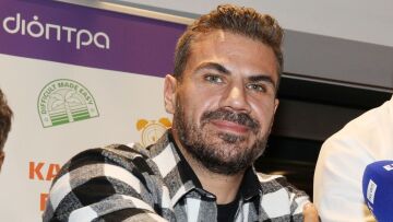 Άκης Πετρετζίκης: Η αντίδρασή του όταν ένα αγοράκι πλησίασε την κόρη του στην παραλία - «Μπροστά στα μάτια μου»