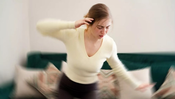 Ζάλη και ταχυκαρδία όταν σηκώνεστε; Τι σας συμβαίνει και πώς αντιμετωπίζεται
