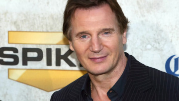 Λίαμ Νίσον – Πάμελα Άντερσον: Γιατί μας απασχολεί τόσο αυτή η σχέση
