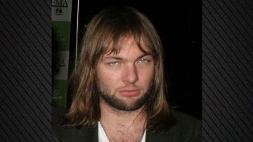 Maroon 5: Κατέθεσε αίτηση διαζυγίου η σύζυγος του πρώην μπασίστα τους - Ο Μίκι Μάντεν έστελνε σεξουαλικά μηνύματα σε ανήλικες