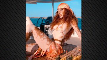 Γουΐνι Χάρλοου: Οι πόζες με μαγιό πάνω σε σκάφος