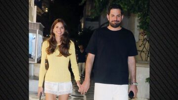 Ηλιάνα Παπαγεωργίου: Χέρι-χέρι με τον Γιάννη Καραβασάνη στη Μύκονο - Δείτε φωτογραφίες