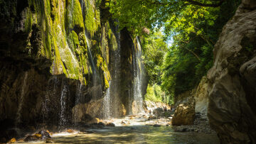 Δεκαπενταύγουστος σε 5 δροσερούς προορισμούς της Ελλάδας, με έντονα τα χρώματα της Φύσης
