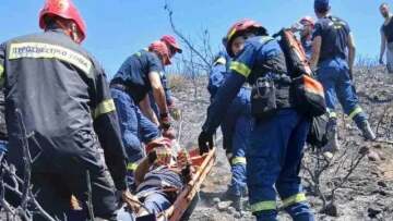 Πυροσβέστης έπεσε σε γκρεμό στην Πάτρα - Τον έσωσαν συνάδελφοί του από την ΕΜΑΚ