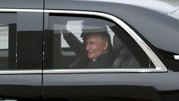 Τι σημαίνει η χρήση ίδιου αυτοκινήτου από Τραμπ και Πούτιν - Μυστήριο για τις συζητήσεις χωρίς διερμηνείς
