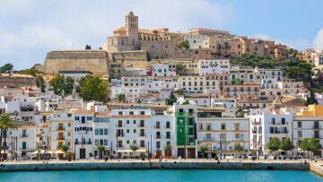 Ίμπιζα: Ένας οδηγός εμπειριών για το νησί που όρισε το clubbing