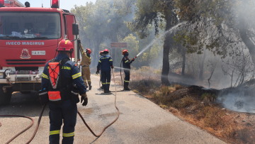 Οριοθετήθηκε η φωτιά στον Πύργο 
