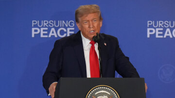 Για μεγάλη πρόοδο με τη Ρωσία μιλάει ο Τραμπ - Μείνετε συντονισμένοι, έγραψε την ώρα της κοινής συνέντευξης Τύπου Ζελένσκι και Φον ντερ Λάιεν