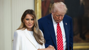 Ο Τραμπ παρέδωσε στον Πούτιν επιστολή από τη Μελάνια - Τι έγραφε η πρώτη κυρία των ΗΠΑ στον Ρώσο ηγέτη