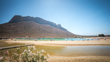 10 χολιγουντιανές ταινίες που γυρίστηκαν σε ελληνικές παραλίες
