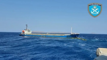 Ημιβυθισμένο φορτηγό πλοίο στα ανοιχτά της Σητείας - Είχε προσαράξει σε ύφαλο από τα τέλη Ιουλίου