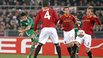  Η βραδιά που ο Νίνης έκρυψε την μπάλα στο Ολίμπικο: Το 3-2 του ΠΑΟ κόντρα στη Ρόμα με την υπογραφή του 19χρονου - Βίντεο 