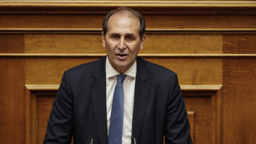 Ο Απόστολος Βεσυρόπουλος υπέστη ανακοπή καρδιάς - Μεταφέρεται στο «Παπαγεωργίου» της Θεσσαλονίκης 