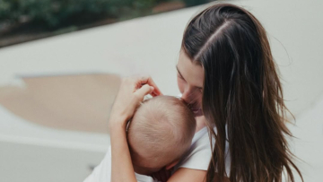 Χέιλι Μπίμπερ: «Είσαι η προσωποποίηση της χαράς» έγραψε για τα πρώτα γενέθλια του γιου της