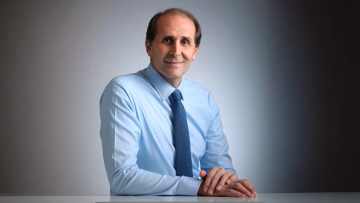 Θλίψη για τον αιφνίδιο θάνατο του Απόστολου Βεσυρόπουλου από ανακοπή καρδιάς, το Σάββατο το τελευταίο «αντίο»