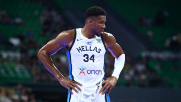 Δώδεκα σταρ του Eurobasket αποθεώνουν τον Γιάννη Αντετοκούνμπο: «Προσπαθεί να διαλύσει όποιον βρίσκει μπροστά του»