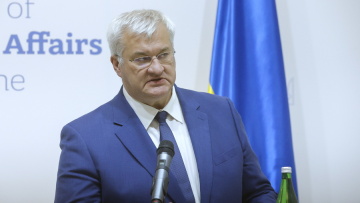 Ουκρανός ΥΠΕΞ κατά Λαβρόφ: Παράλογες οι δηλώσεις για τη νομιμότητα Ζελένσκι