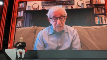 Ο Γούντι Άλεν απαντά στις αντιδράσεις που προκάλεσε η συμμετοχή του σε φεστιβάλ της Μόσχας