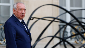 «Μπορεί να χρειαστεί προσφυγή στο ΔΝΤ» προειδοποιεί ο υπουργός Οικονομικών της Γαλλίας, ενώ η κυβέρνηση Μπαϊρού καταρρέει