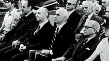 «Όταν λέμε ισόβια, εννοούμε ισόβια»: Πενήντα χρόνια από την ιστορική φράση του Καραμανλή για τους πραξικοπηματίες