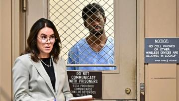 Ο Lil Nas X δηλώνει αθώος για 4 κατηγορίες κακουργημάτων μετά τη σύλληψή του στο Λος Άντζελες 