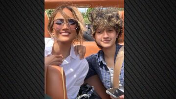 Η Τζένιφερ Λόπεζ βρέθηκε στα Χάμπτονς με το non-binary παιδί της - Δείτε φωτογραφίες