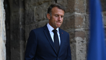 Γαλλία: Το αδιέξοδο «αγγίζει» τον Μακρόν που ξεμένει από πρωθυπουργήσιμους, ενώ τα spreads τραβούν την ανηφόρα