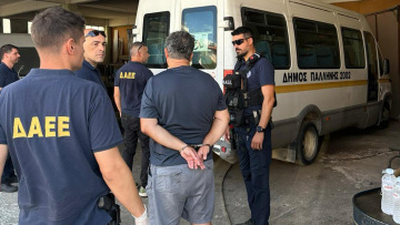 Παλλήνη: Συνέλαβαν μόνιμο υπάλληλο του δήμου για τέσσερις εμπρησμούς