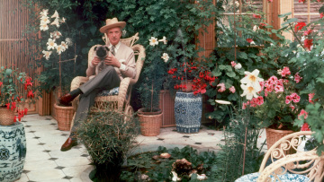 Στους ονειρικούς κήπους του Cecil Beaton