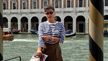 Η Δανάη Παππά ταξίδεψε στη Βενετία για το 82ο Διεθνές Φεστιβάλ Κινηματογράφου