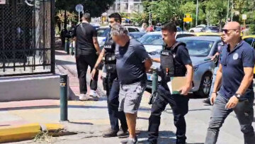 Στον ανακριτή ο 48χρονος δημοτικός υπάλληλος που κατηγορείται για τέσσερις εμπρησμούς στην Παλλήνη