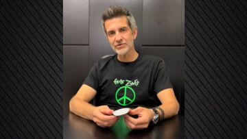 Βίντεο: Ο Φοίβος αποκάλυψε την ιστορία πίσω από το τραγούδι «Τύχη»