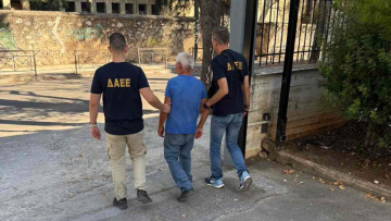 Αλλοδαπός εμπρηστής με mountain bike και αναπτήρα έβαλε τη φωτιά στην Παιανία - Συνελήφθη, πώς προσπάθησε να κρύψει τα πειστήρια
