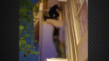 Ήταν λάθος μου, έπρεπε να τον είχα πάρει μαζί μου, λέει η αδερφή του 5χρονου στα Καμίνια