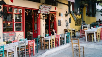 Δραπετσώνα, Μανιάτικα, Ταμπούρια: Αγαπημένα ταβερνάκια και κουτούκια σε γειτονιές με γεύση και ιστορία