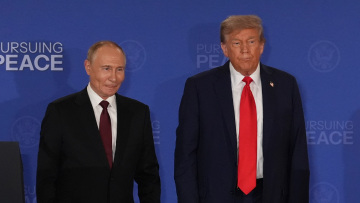 Axios: Τραμπ και Πούτιν θα έχουν τηλεφωνική επικοινωνία σήμερα, μία ημέρα πριν από την επίσκεψη Ζελένσκι στην Ουάσιγκτον