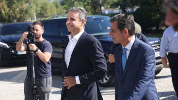 Μπαράζ επαφών Μητσοτάκη στη Θεσσαλονίκη ενόψει ΔΕΘ - Συναντήθηκε με βουλευτές της πόλης, τι συζητήθηκε