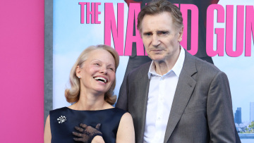 Αποκάλυψη από το ΤΜΖ: Πάμελα Άντερσον και Λίαμ Νίσον δεν υπήρξαν ποτέ ζευγάρι - Η δήθεν σχέση τους ήταν κόλπο για να προωθήσουν το «Naked Gun»!