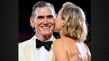 Ναόμι Γουότς - Μπίλι Κράνταπ: Πιο ερωτευμένοι από ποτέ στο Φεστιβάλ Βενετίας - Τo φιλί στο κόκκινο χαλί