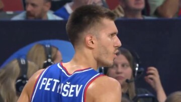Eurobasket 2025: Ο Πετρούσεφ έριξε μπουνιά σε αντίπαλο και αποβλήθηκε νωρίς στο Σερβία - Πορτογαλία, βίντεο 